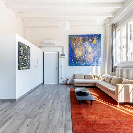 Large Loft Porta Romana With Free Wi-fi アパート ミラノ