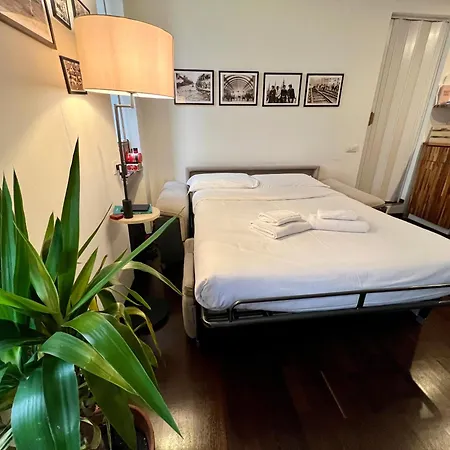 Guesthost - Modern And Cozy Near Amendola M1 Apartamento