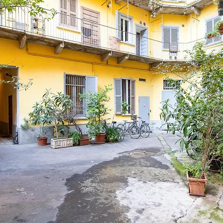 La Vecchia Milano-les Nubles Vannucci - Il Ballatoio E Il Cortile * 밀라노