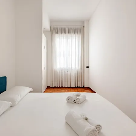 Spacious With Three Bedroom And Large Kitchen Daire Milano