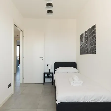 Guesthost - Modern Pirelli