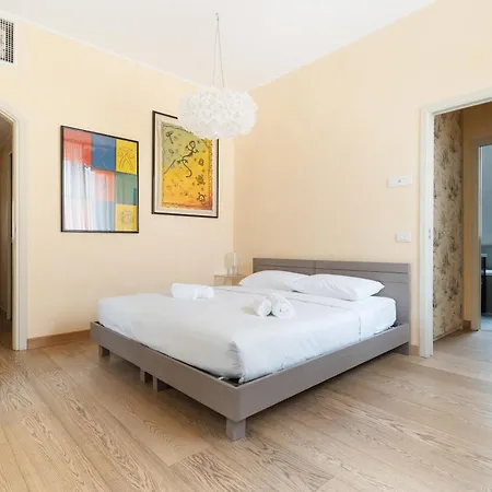 Duomo - San Babila - Elegante Trilocale Con Balcone * Milaan