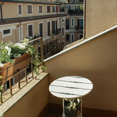 Lodovica Milano-metro M4-navigli-bocconi Mailand
