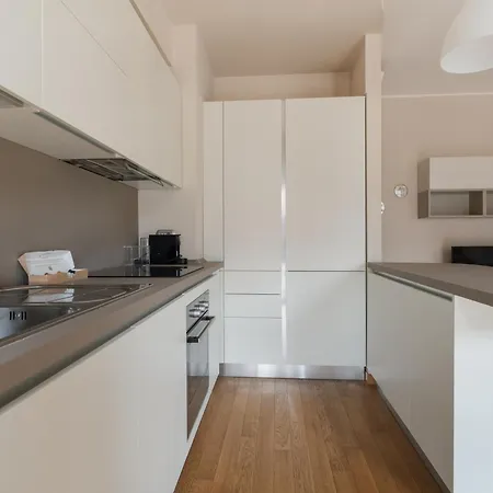 Guesthost - Bright Gambara Apartment