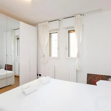 Light Blue Home-sempione Park-metro M2-brera Apartament