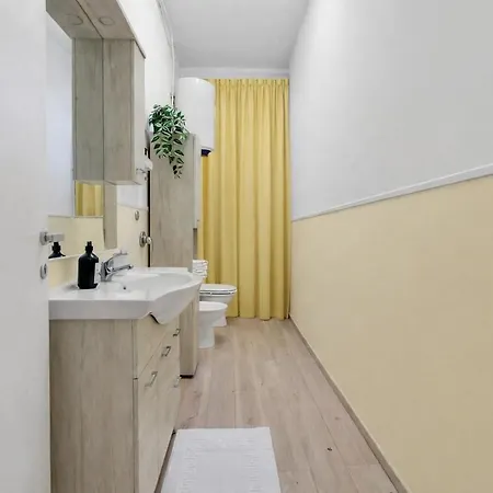 Group-friendly Flat 10 Minutes From The Stadium Wifi Pet * Милан