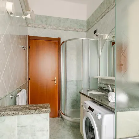 Spacious With Three Bedroom And Large Kitchen Daire