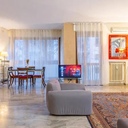 アパート - Spacious And Bright Apartment, Elegant Area ミラノ