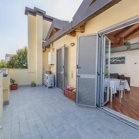 Apartment Homey Grandeur - Spacious With Terrace & Wi-fi Mailand