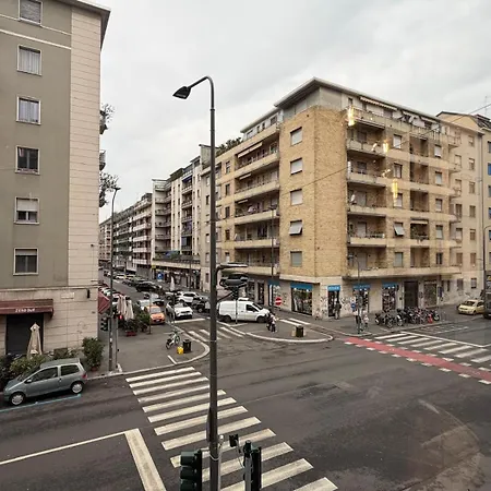 Leone 44 Fd Metro Tolstoi ミラノ
