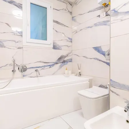 Porta Venezia 6 Posti Letto, Ampio Con Wifi Lägenhet