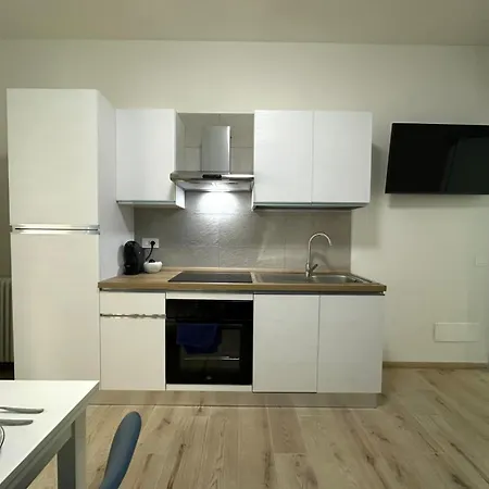 Lucania Azzurra Apartment, Elegante E Confortevole, Con Metro M3 Sotto Casa, Collegamento Diretto A Duomo Di E Stazione דירה *