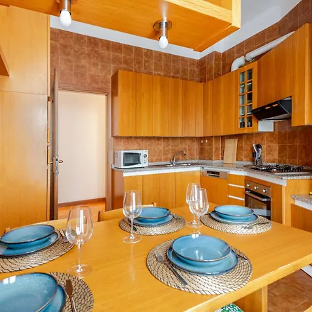 Spacious With Three Bedroom And Large Kitchen Milano