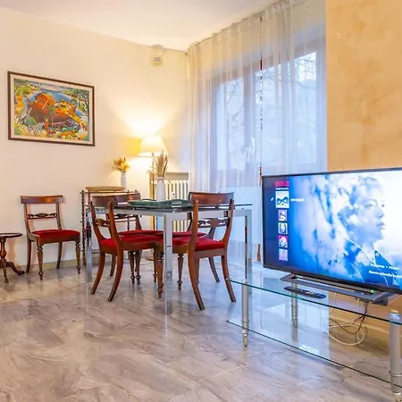 アパート - Spacious And Bright Apartment, Elegant Area *