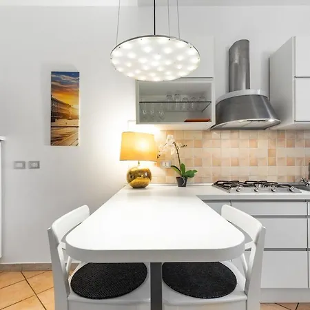 アパート Modern Apartment, Cimiano Metro, Wifi, Ac ミラノ