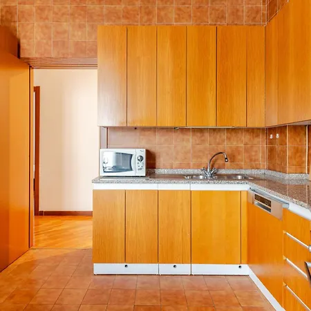 Daire Spacious With Three Bedroom And Large Kitchen *