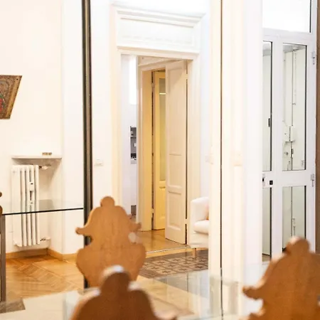 公寓 The Moscova Gallery House *