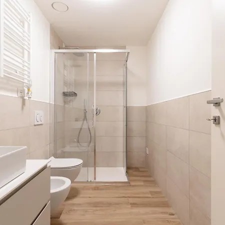 Apartment Guesthost - Modern In Moscova Mailand