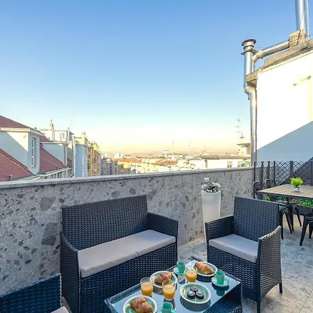 Luxury Elegant Penthouse 3 Bedrooms, 2 Bathrooms