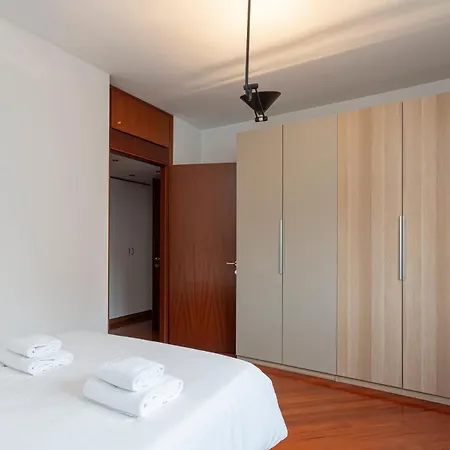 Metro 4 Spacious And Bright Three-room * Милан