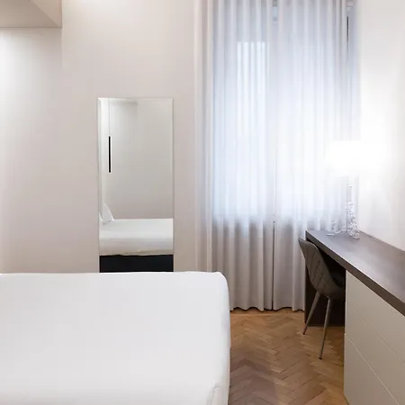 Elegance, Comfort And Charm In Moscova Милан