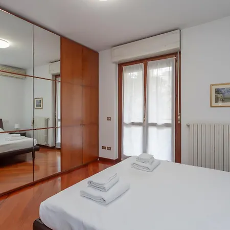 Metro 4 Spacious And Bright Three-room * Милан