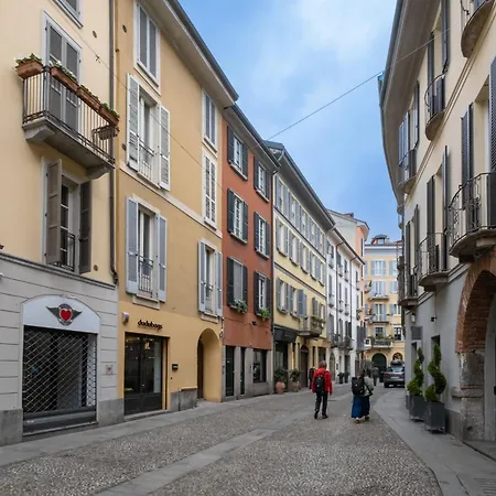Splendido Bilocale In Via Madonnina, Zona Brera *