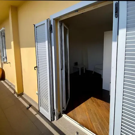Bright With Balcony Near The Station شقة ميلان