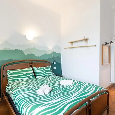Vintage Chic Flat Steps From Fiera & Wi-fi *