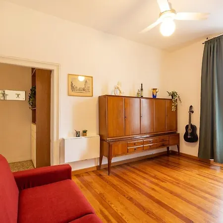 Vintage Chic Flat Steps From Fiera & Wi-fi Milão