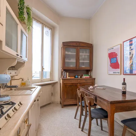 Three-room Flat With Balcony In Porta Romana Daire *