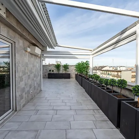 Skyline Penthouse - Terrazzo Panoramico & Metro 5min Appartement *