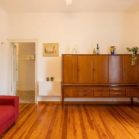 Apartamento Vintage Chic Flat Steps From Fiera & Wi-fi Milão