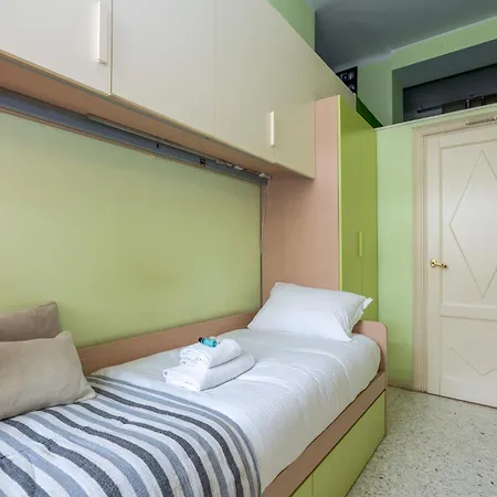 Daire Three-room Flat With Balcony In Porta Romana Milano