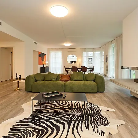 Absolute Luxury Home, 15 Minutes Walk San Siro * Milaan