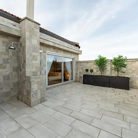 Skyline Penthouse - Terrazzo Panoramico & Metro 5min Appartement *