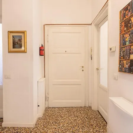 Vintage Chic Flat Steps From Fiera & Wi-fi Apartamento