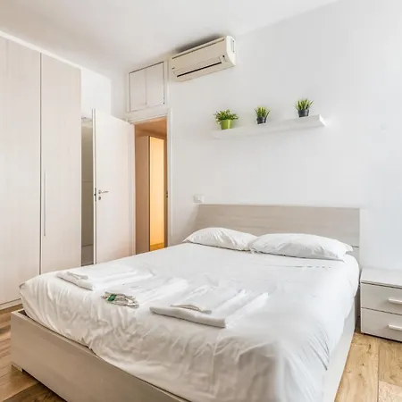 Stayeasy Fara12 - Station & Downtown Walking Distance Apartman
