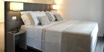 & Urban Padel 4* ميلان