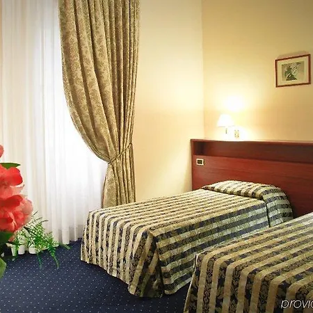 Отель Garibaldi Palace 3*