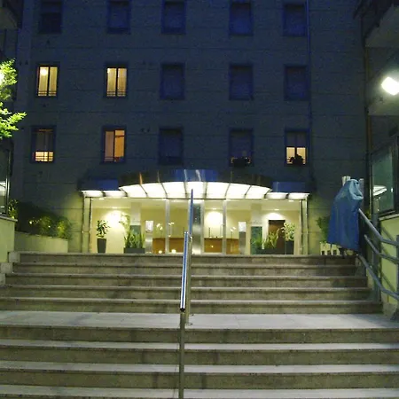 Zara Cosy & Cheap Apt - Easy Parking * Mediolan