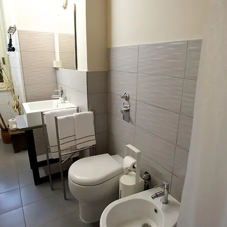 米兰中心床+艺术旅馆 住宿加早餐酒店 3*