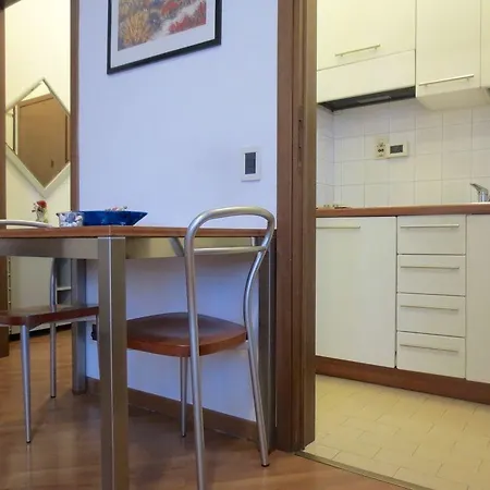 Apartment Temporary House - Navigli Milan