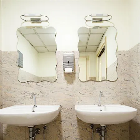 Sechi With Parking 3* Mailand