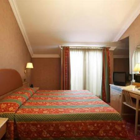 Hotel Lhp Napoleon 4*