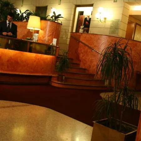 Отель Albert Hotel Милан