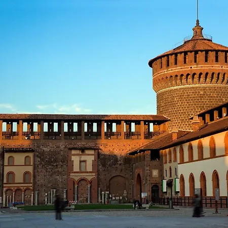 Apartmanhotel Easy - And Navigli 4*