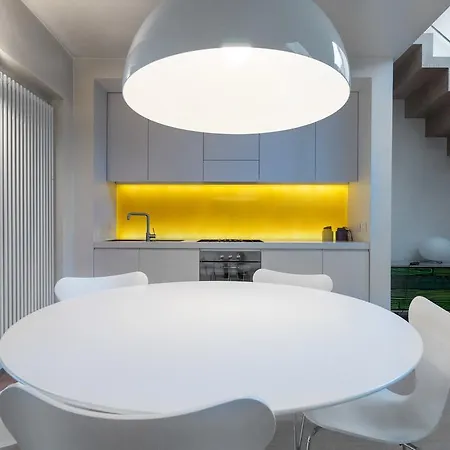 Center Design House * מילאנו