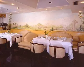 Qc Porta Romana 4* Milánó