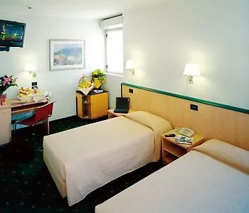 Hotel Ginosi Arizona 3*